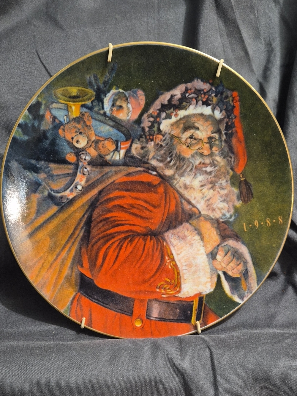 Avon Santa Plate, The Magic That Santa Brings, 1988